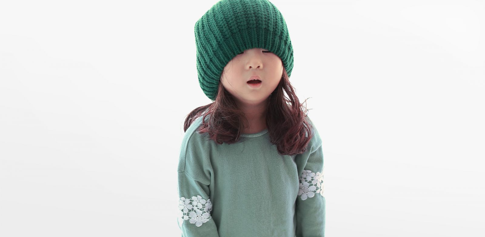 products post basic bobble hat intro landscape hover 99f1f809